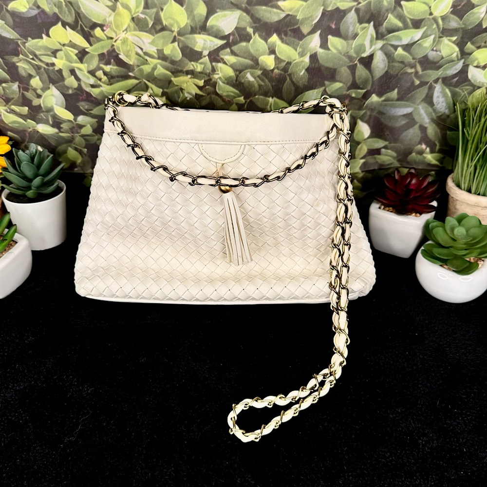 {Bueno} Vintage 1980’s White Woven Leather Shoulder Bag, Chain Strap & Tassel